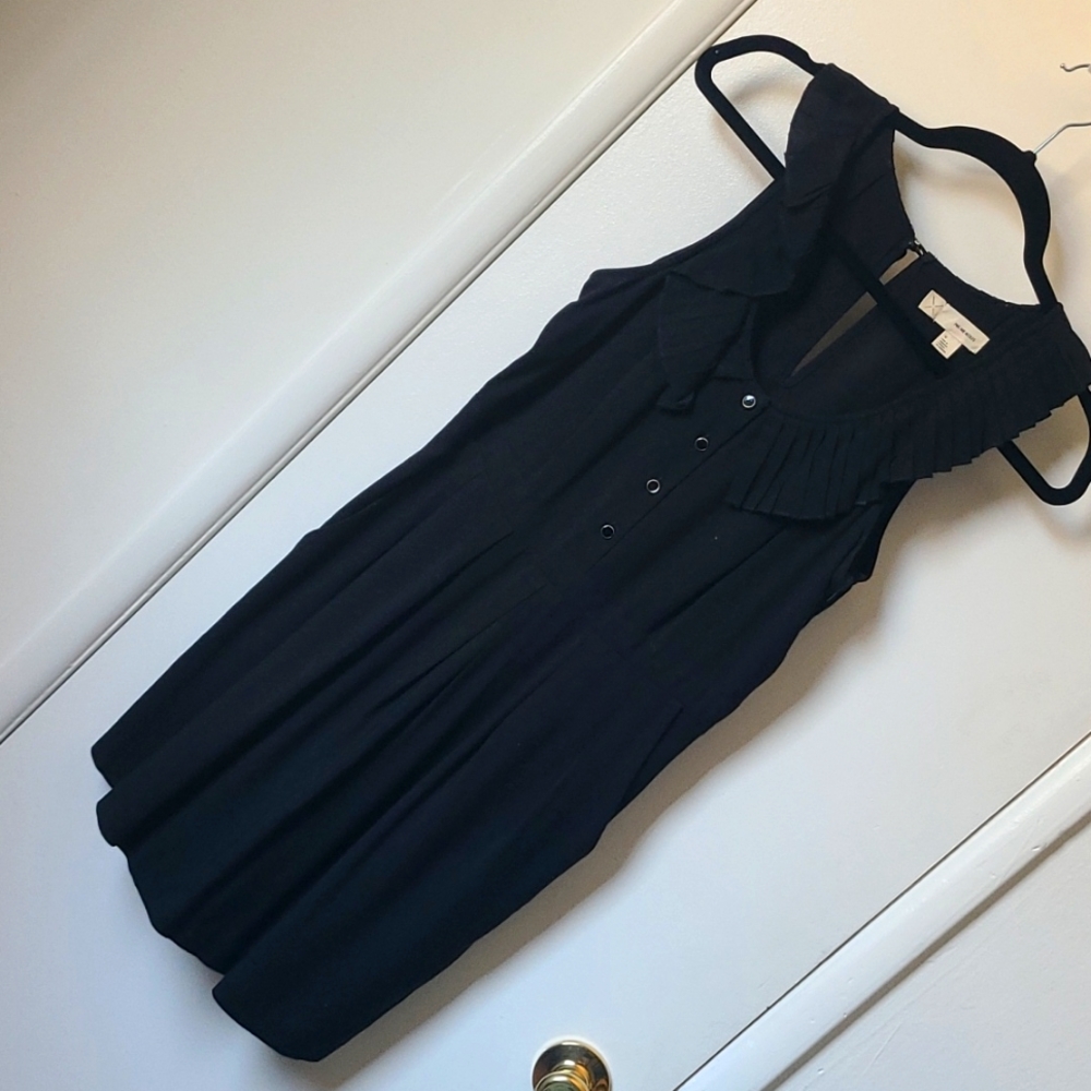 LBD with pleate collar and pockets!
